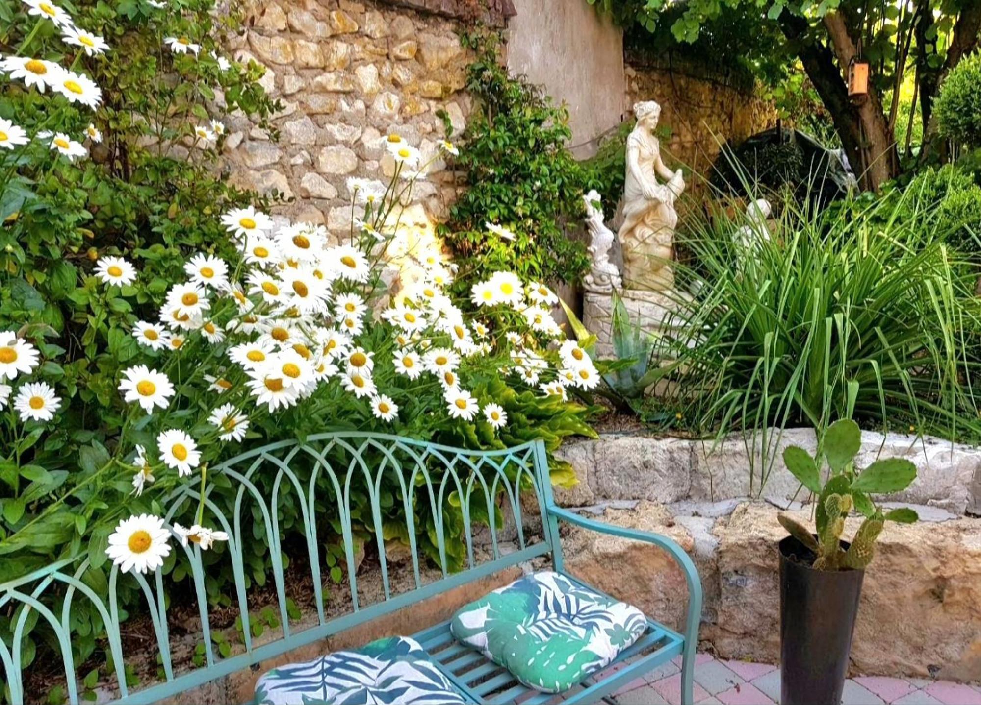 Les Glycines De Monchy- D'hotes Bed & Breakfast *