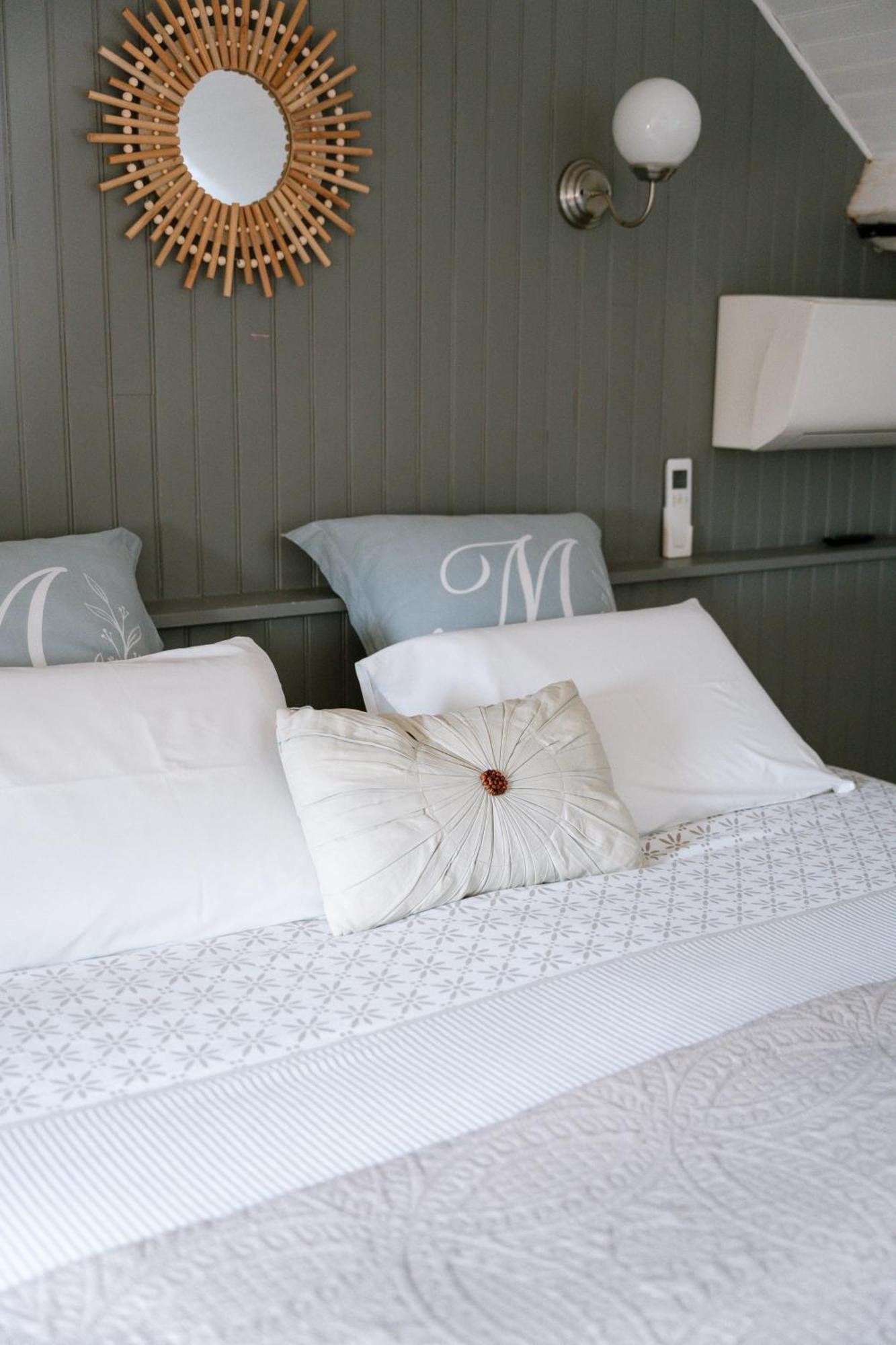 Les Glycines De Monchy- D'hotes Bed & Breakfast